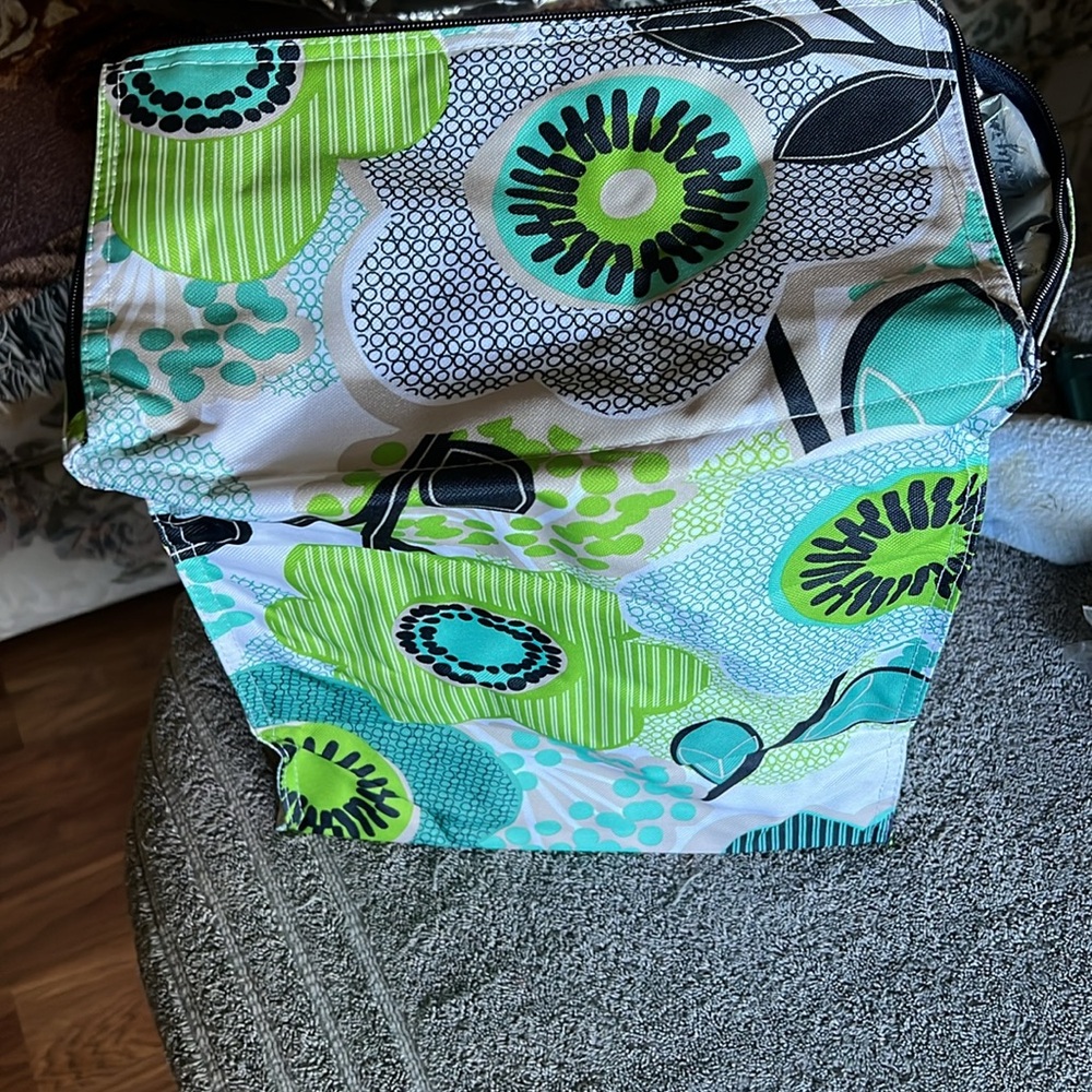 NWT Thirty-One Gifts Fabulous Floral Picnic Thermal Tote